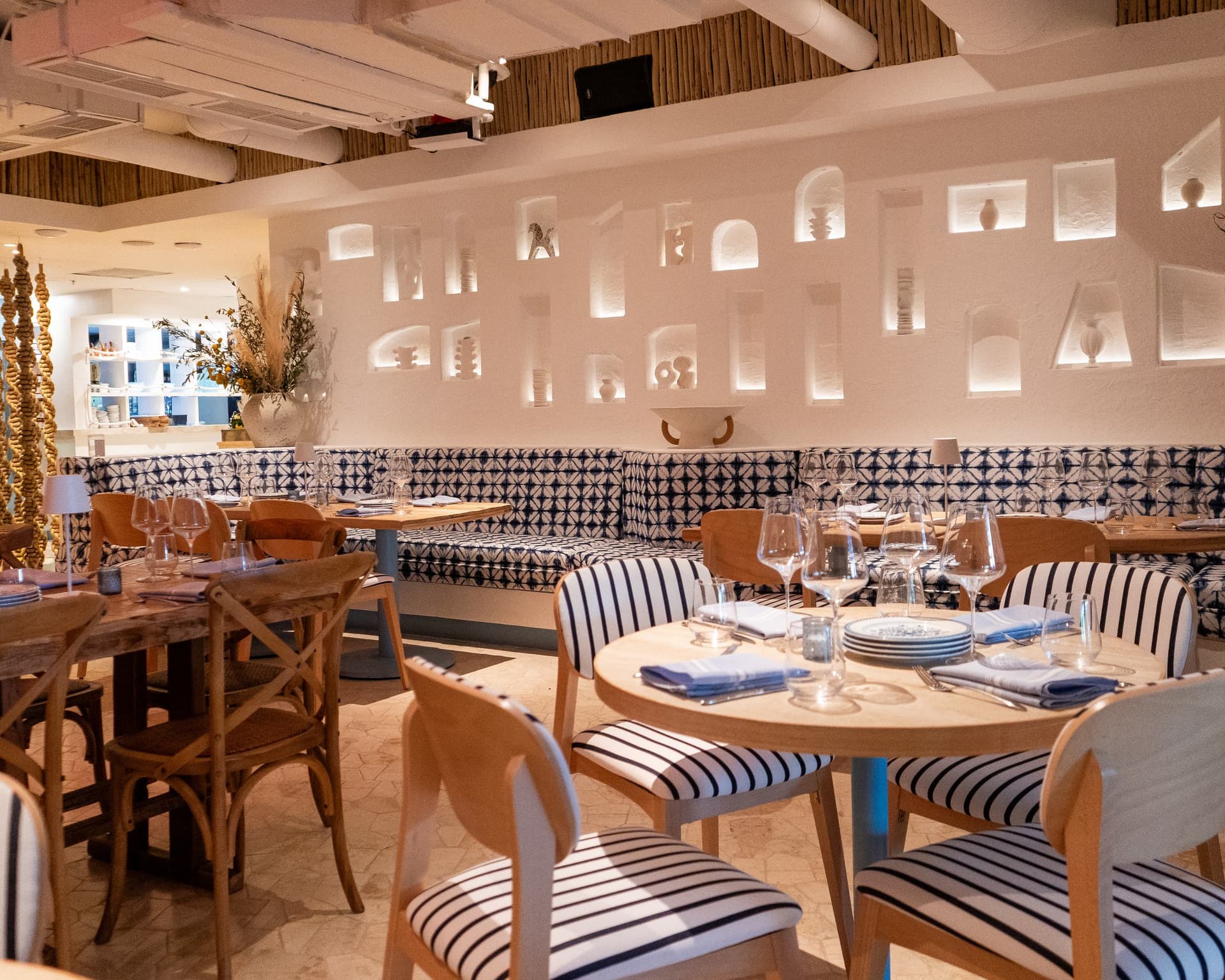 00 featured manoli dining room